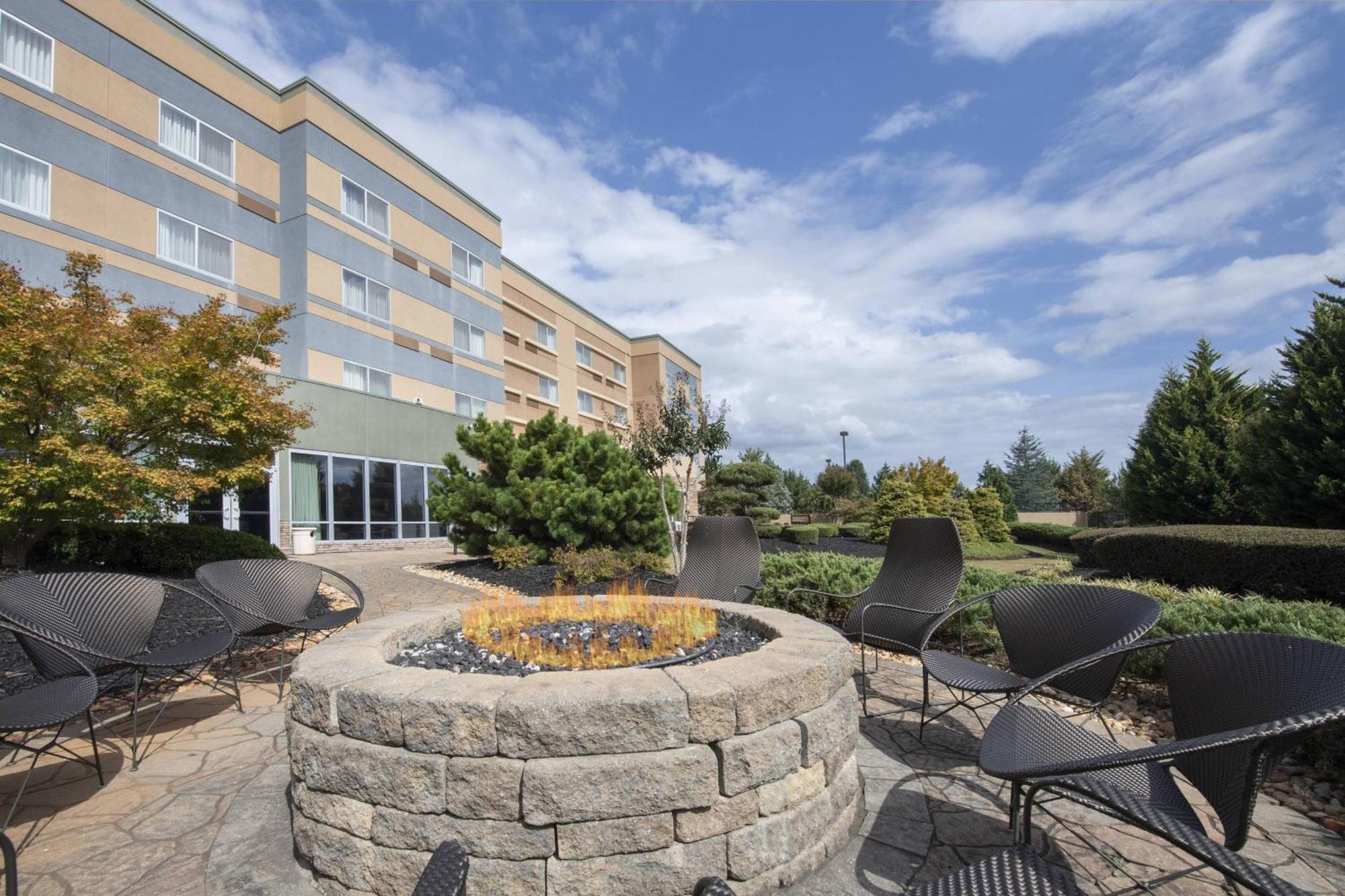 Courtyard Atlanta Mcdonough Hotel Exterior photo